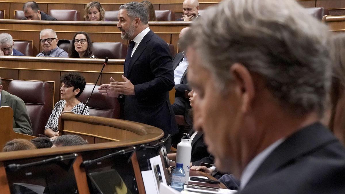 El PP tienta a Vox con integrar candidatos, cederles más senadores autonómicos y meterles en la Mesa para salvar el Senado