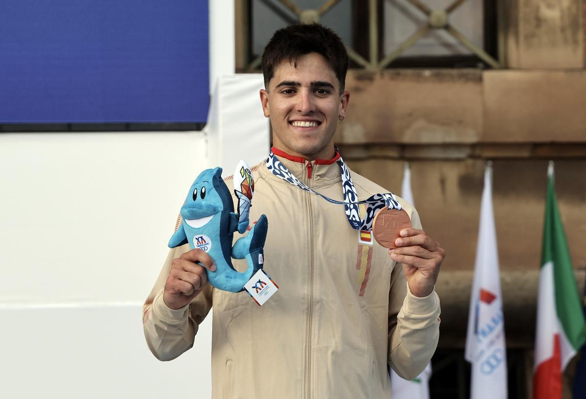 Eduardo Blanco conquista el bronce en el estreno del triatlón español en Taranto.