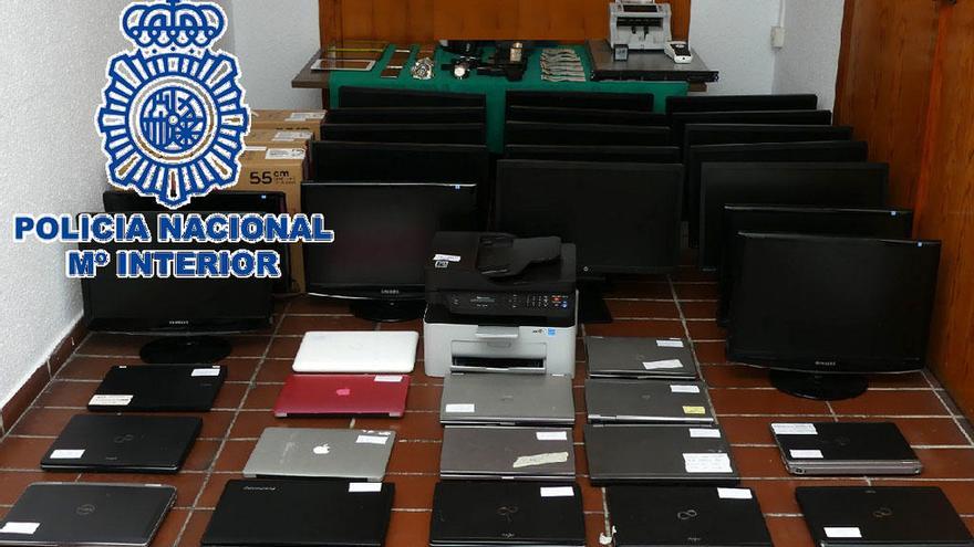 Material intervenido en los registros de la Policía Nacional.