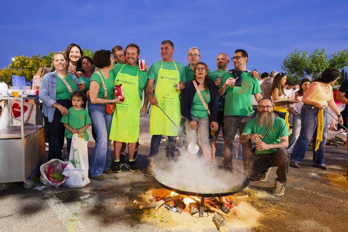 Vila-real viu una multitudinària nit d’empedrats en ple equador de les festes patronals