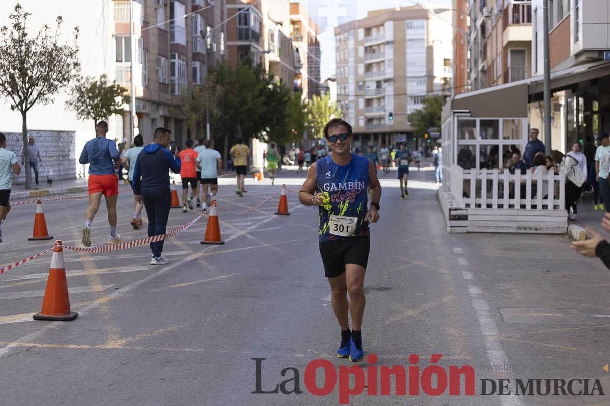 Carrera '10K Assota por ti' en Caravaca (salida y giro primera vuelta)