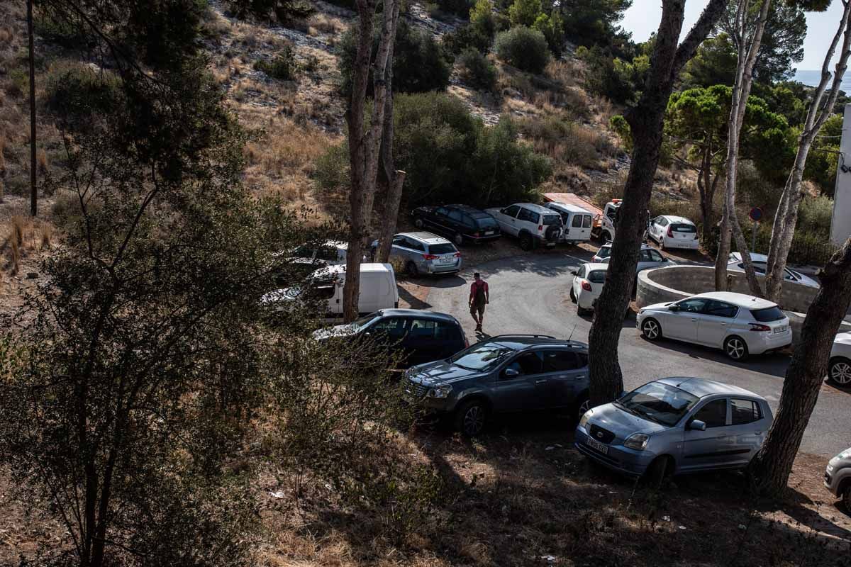 Basura pegada al Patrimonio de Ibiza