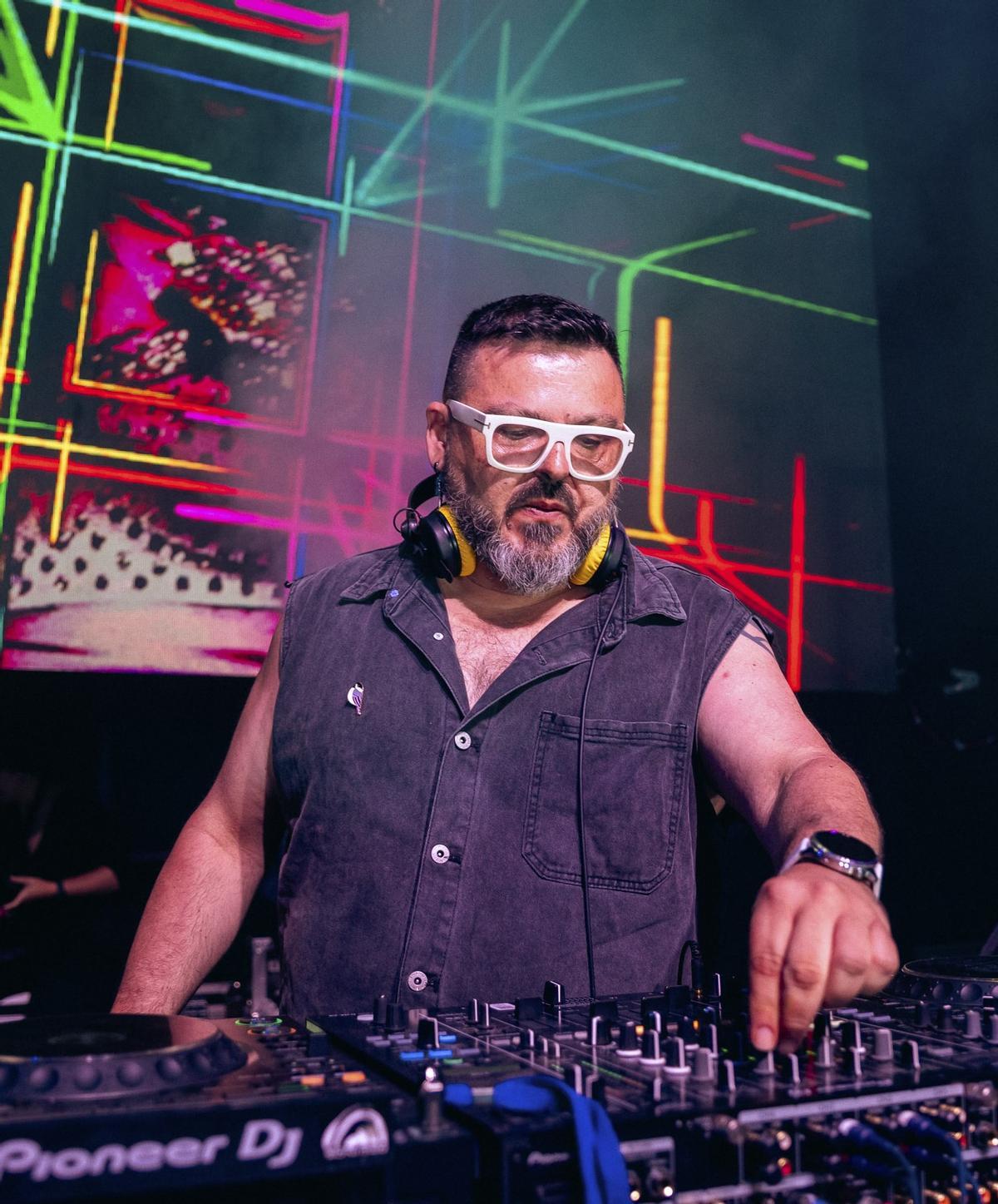 Aquí puedes ver todas las imágenes del primer día de Ibiza Pride 2026 en s'Arenal Aquí puedes ver todas las imágenes del primer día de Ibiza Pride 2026 en s'Arenal