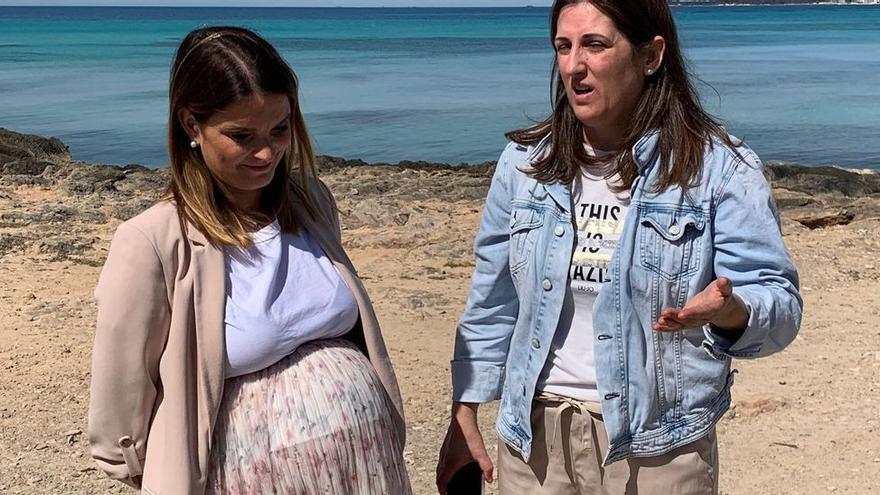 Marga Prohens und Francisca Porquer beim Ortstermin am Strand Es Trenc.