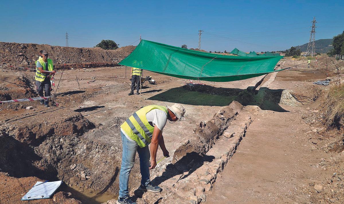 Unas catas arqueológicas descubrieron parte del acueducto romano de Valdepuentes.