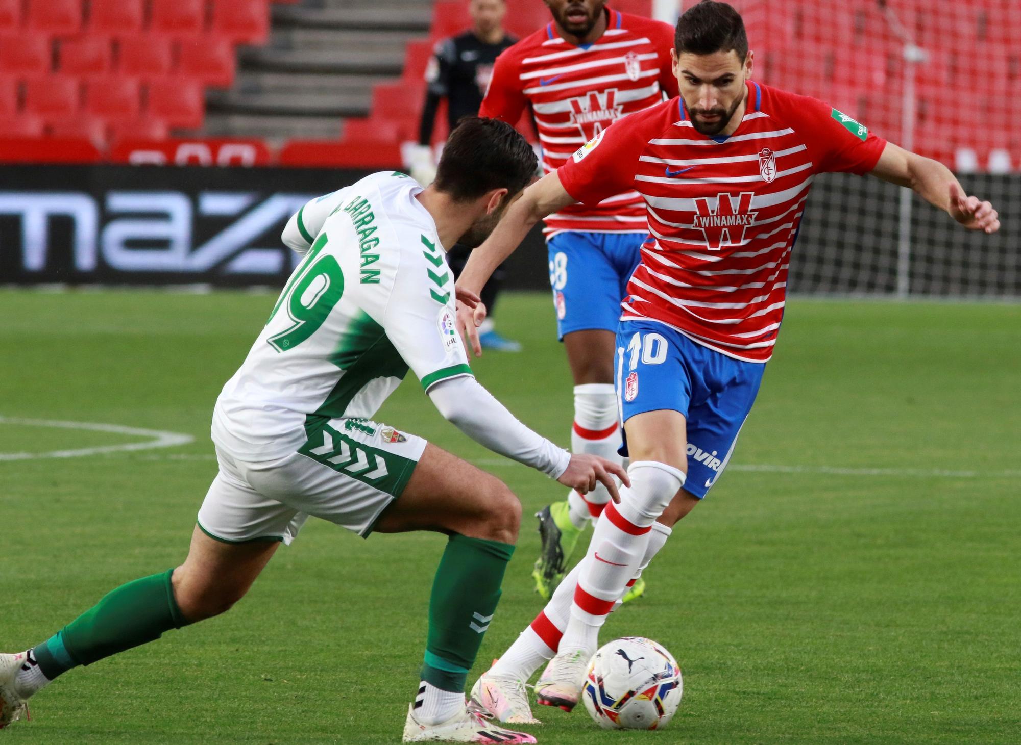 Granada - Elche: El Elche deja pasar el tren (2-1)