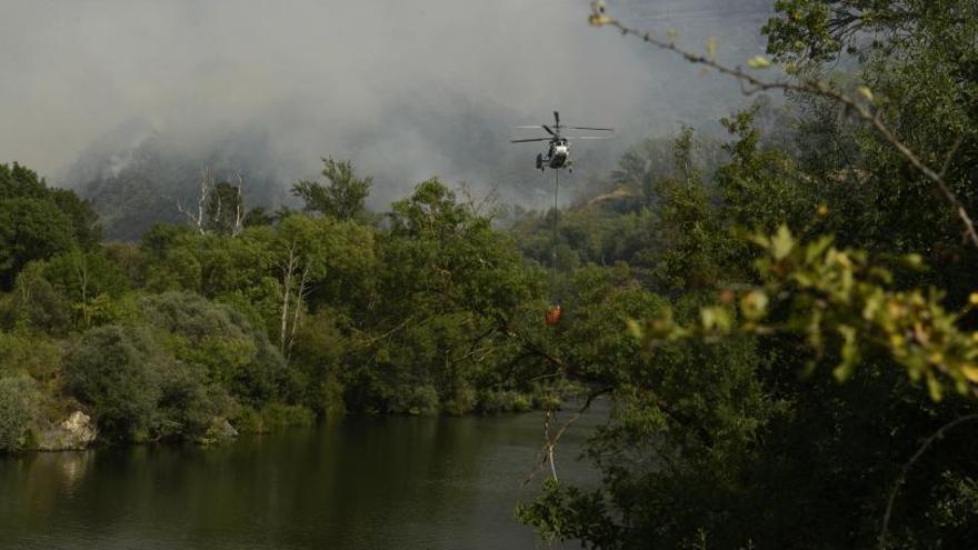 La ola de incendios remite y se reducen a cinco los fuegos activos en Galicia