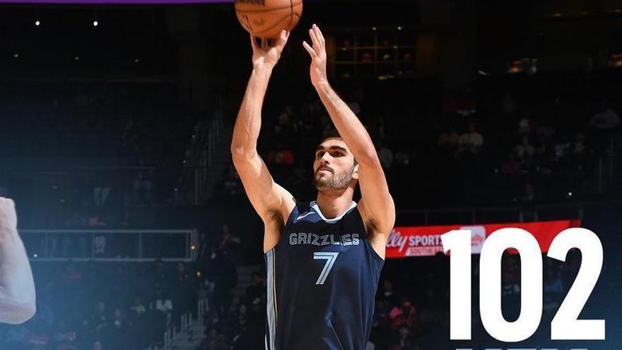 Aldama se desparrama con 22 puntos en la pretemporada contra los Hawks