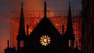 Un año sin Notre Dame: Macron promete reconstruir la catedral en 5 años a pesar del COVID-19