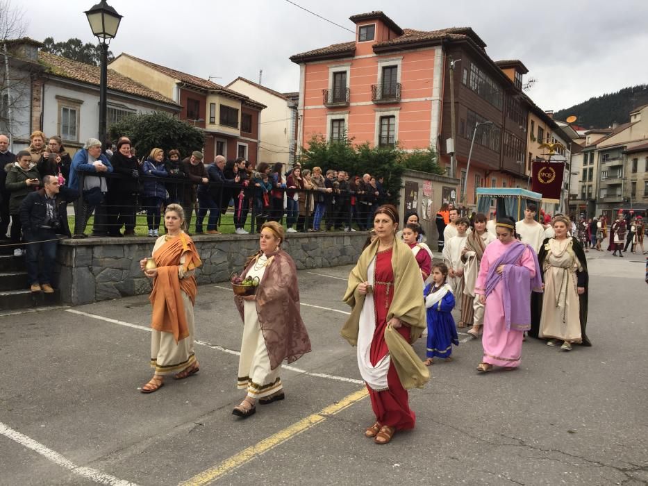 Via Crucis viviente en Infiesto.