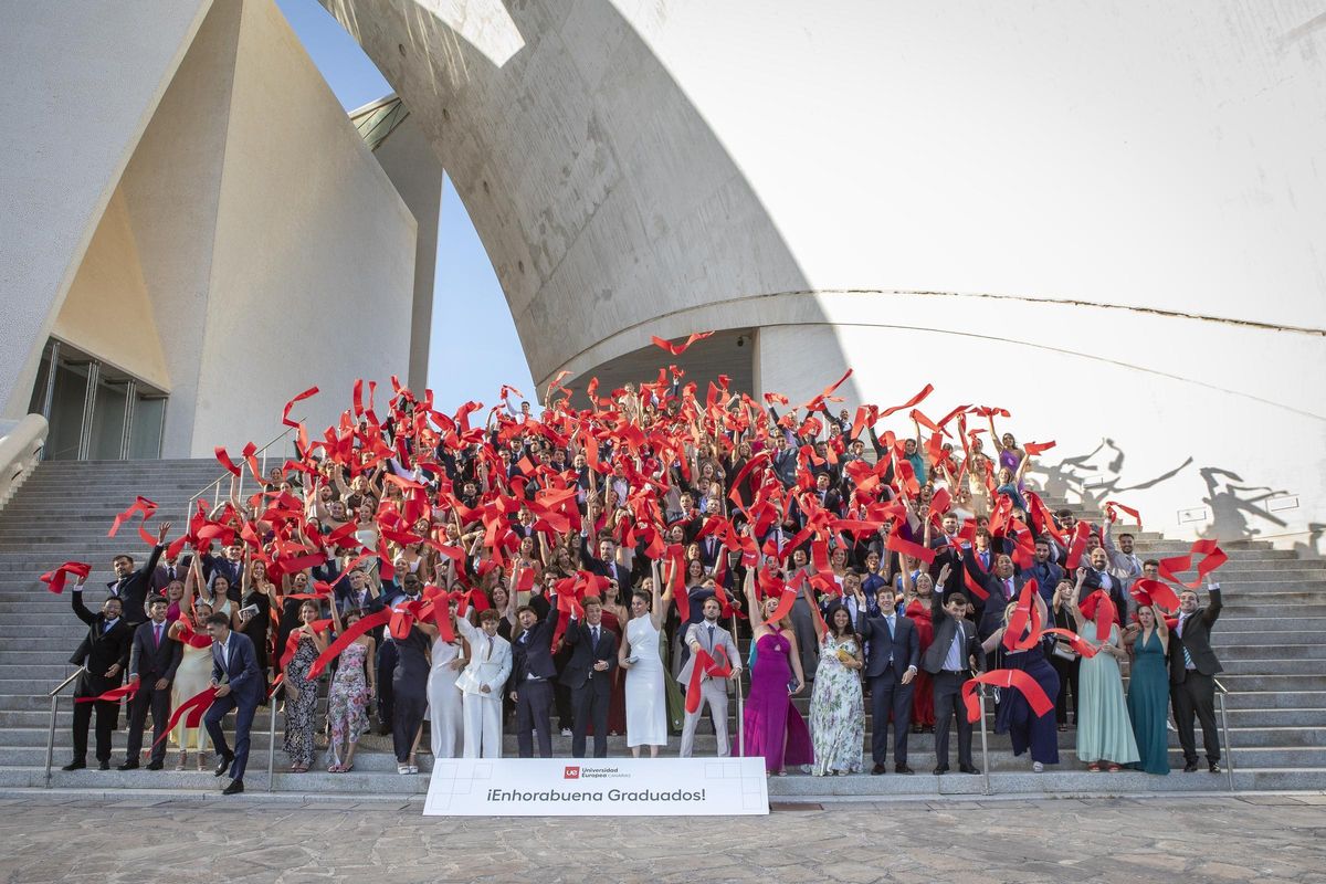 Graduados de la promoción 24/25 de la Universidad Europea de Canarias