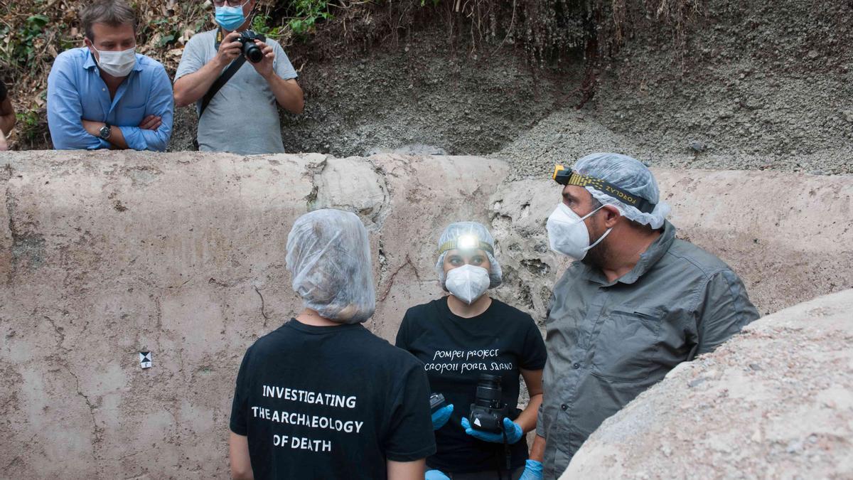 Un investigador valenciano encuentra una momia en Pompeya