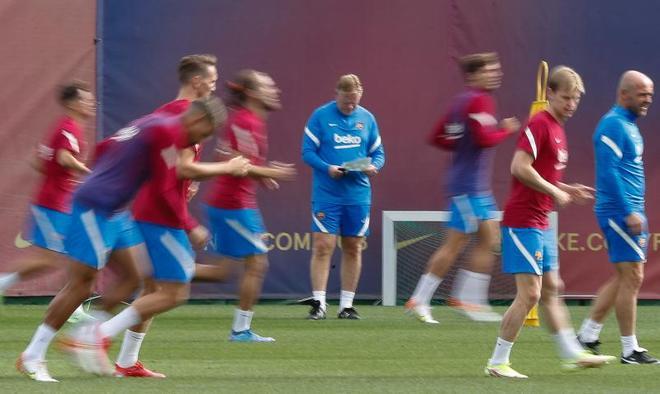 ¡El entrenamiento previo del Barça al comunicado de Koeman!