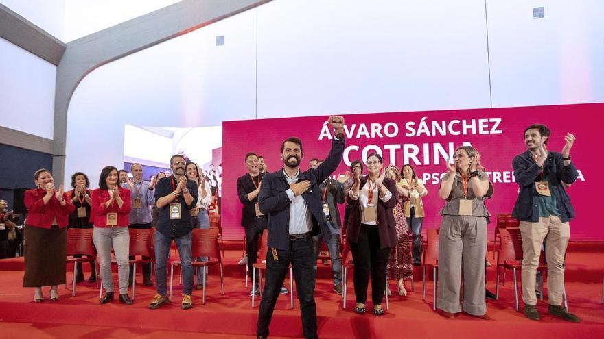 El PSOE de Extremadura aúpa a Cotrina: 
