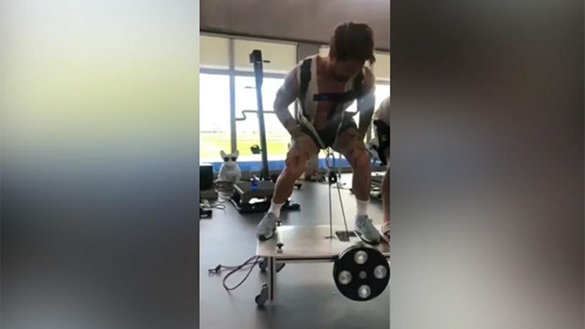 Sergio Ramos se entrena en el gimnasio