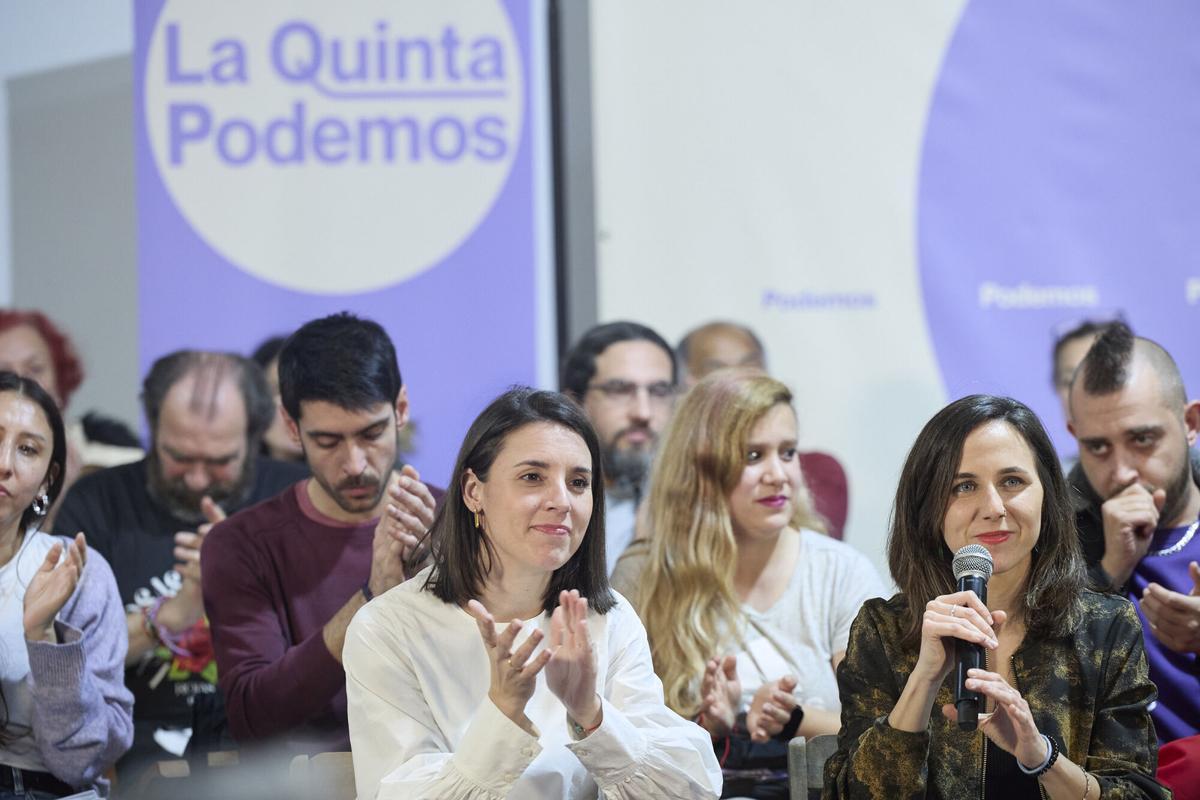 La eurodiputada Irene Montero y la secretaria general de Podemos y diputada, Ione Belarra, en un acto en Madrid.