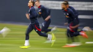 Xavi Simons, durante el entrenamiento del RB Leipzig previo a la ida de octavos de Champions contra el Real Madrid.