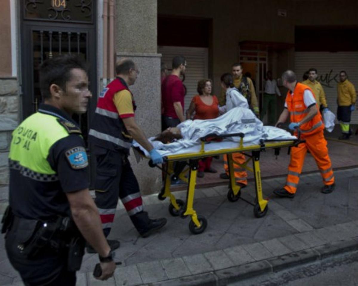 Una mujer sufre graves quemaduras en el incendio de su casa en Elche