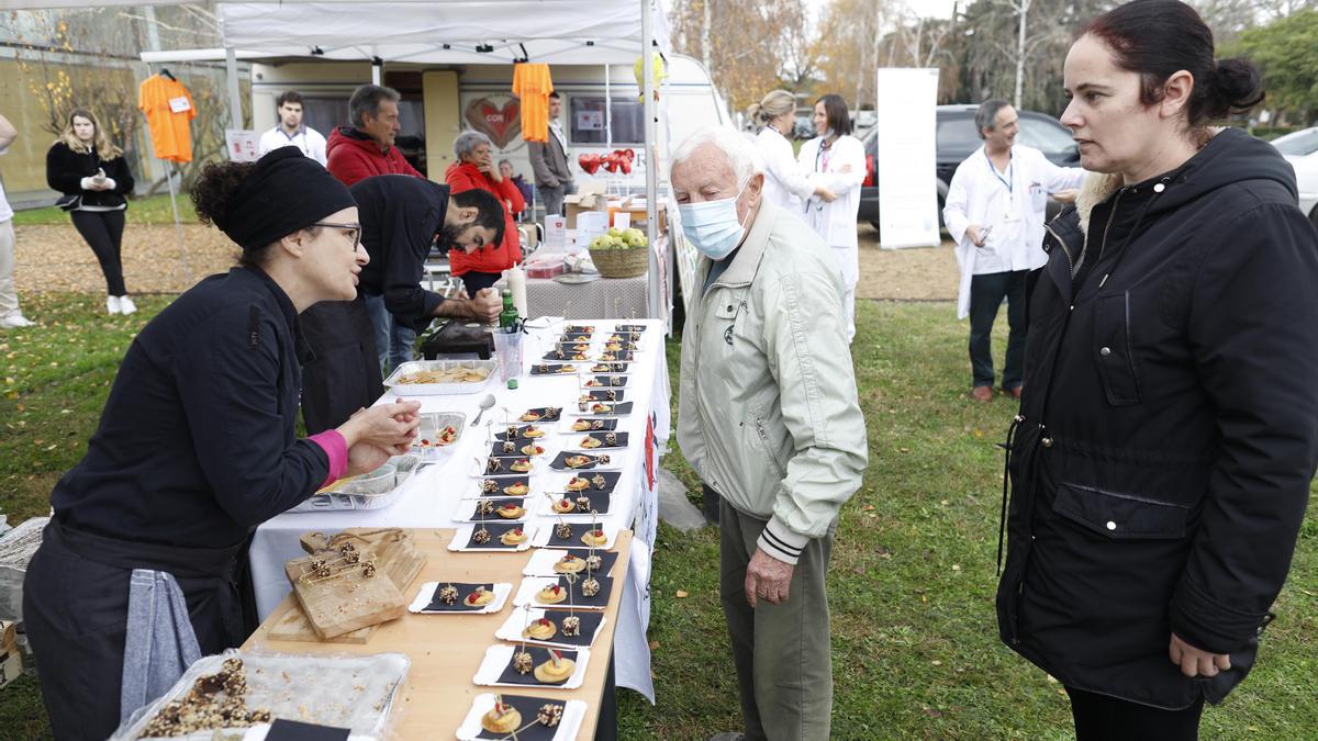 El taller de cuina saludable, ahir al Parc Hospitalari Martí i Julià de Salt.