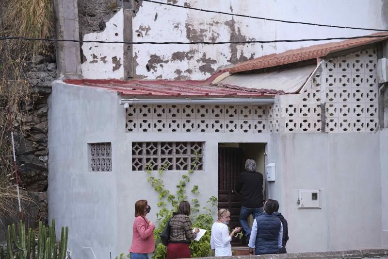 Desalojo de siete familias en la calle Ermita de La Candelaria, en Salud Bajo