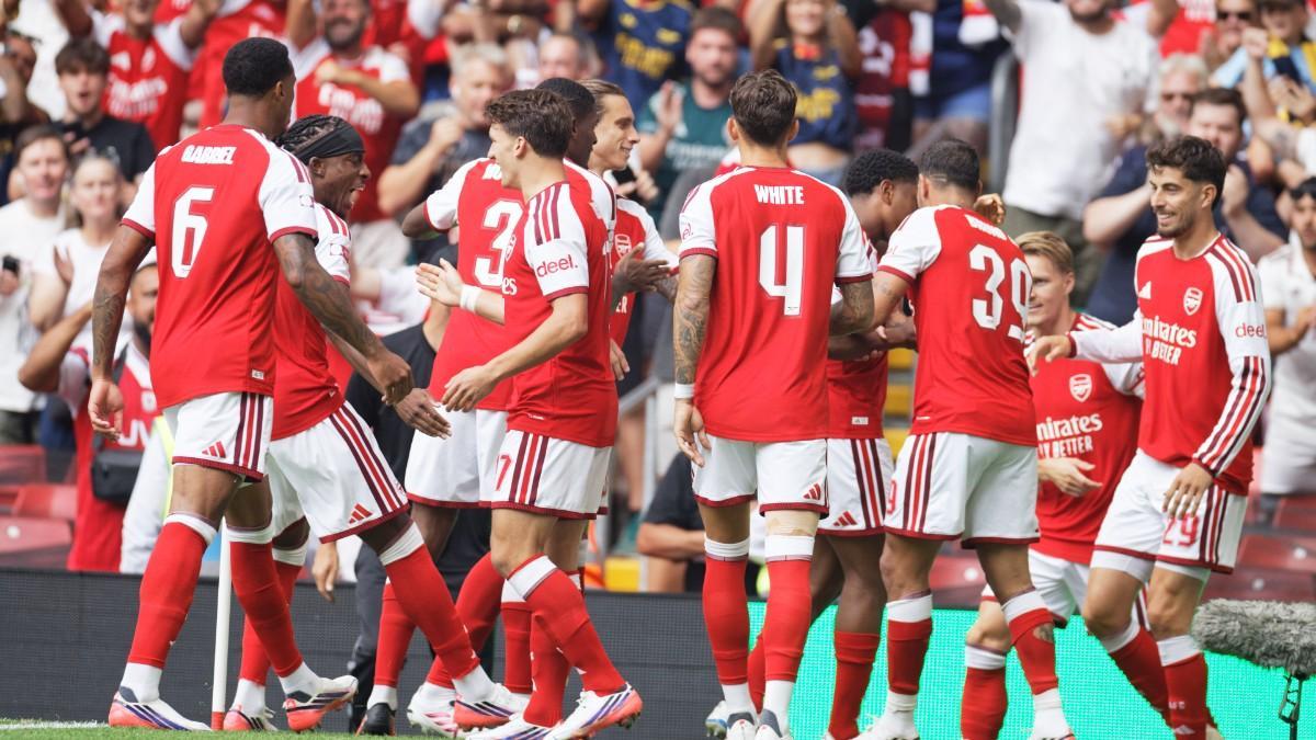 El Arsenal, celebrando el gol inicial de Calafiori