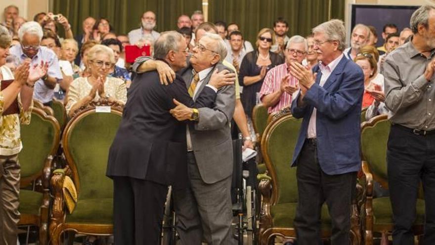 Castelló se desmarca del PP valenciano y reivindica la figura de Joan Fuster