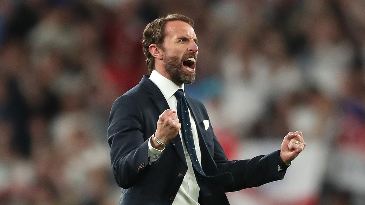 Gareth Southgate suelta toda su alegría al final del partido ante Dinamarca.