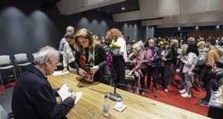 Millás enciende la pasión por la lectura: "Leer hace mejor el mundo que vivimos"