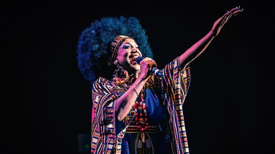 En Celia Cruz, el Musical, la cantante Lucrecia celebra la vida y la múscia de la inigualable reina de la salsa