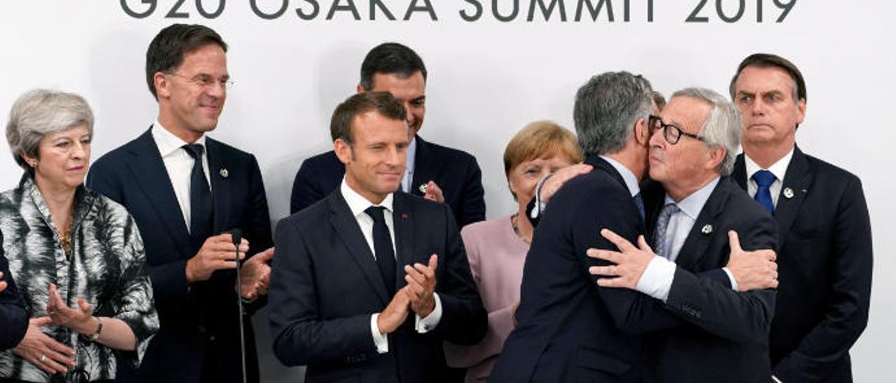 Jean-Claude Juncker y el presidente de Argentina, Mauricio Macri, celebran el acuerdo el pasado 29 de junio.