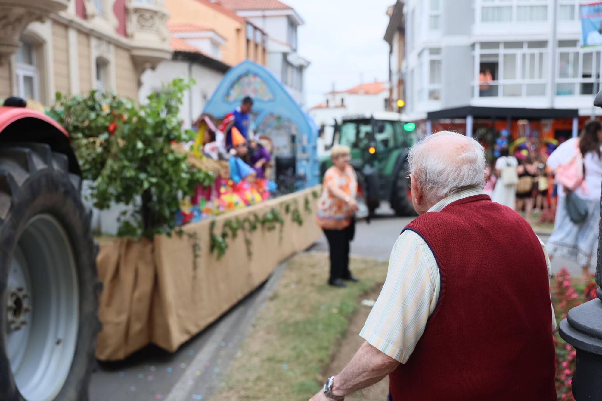 EN IMÁGENES: El desfile de carrozas por las fiestas del Carmen de Luancoi