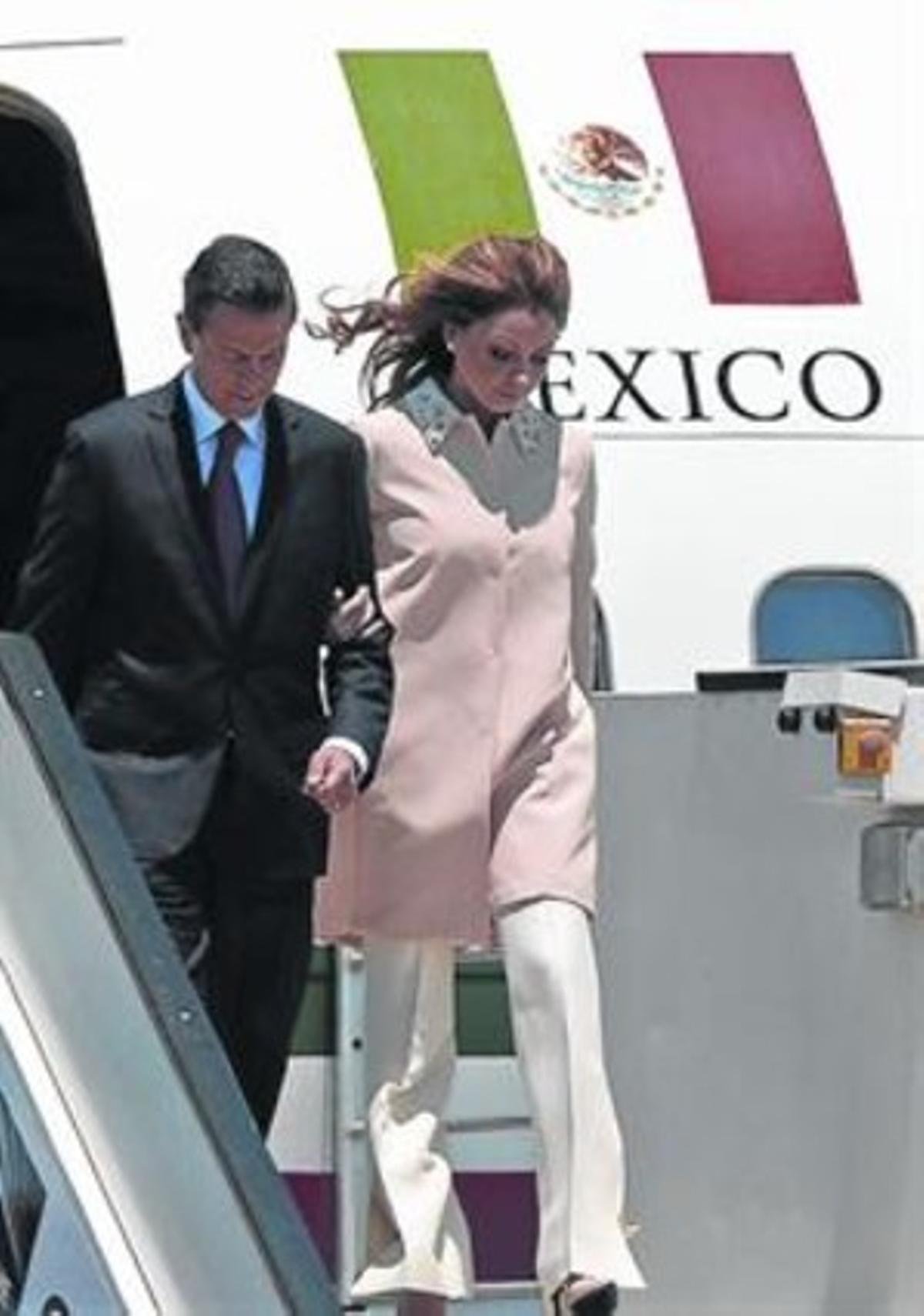 Parella en problemes 8 Peña Nieto i la seva dona, en un recent viatge.