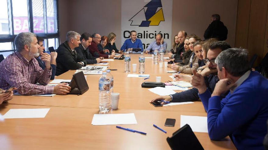 Reunión de la Ejecutiva Nacional de CC, ayer, para analizar la política de pactos y las negociaciones abiertas con el PSOE.