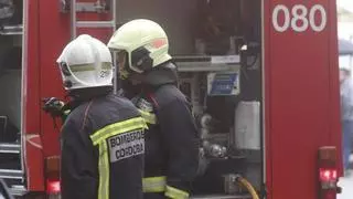 Los bomberos de Córdoba sofocan un fuego en dos cobertizos de Villarrubia