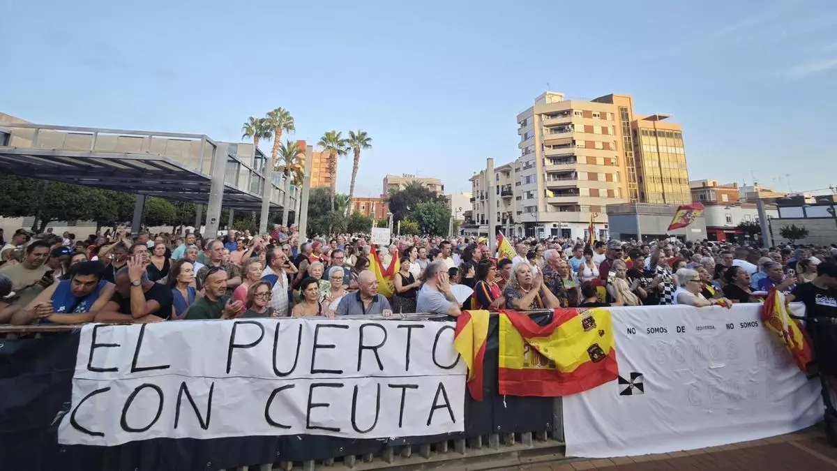 Cientos de personas salen a la calle en Sagunt por Ceuta