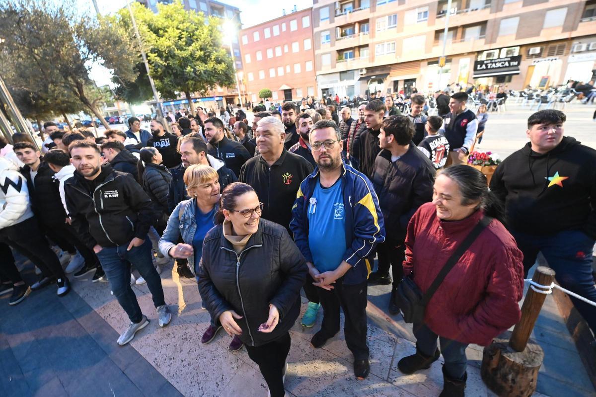 Manifestación convocada por las peñas por la suspensión del Mig Any Fester.