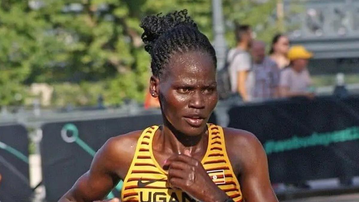 Rebecca Cheptegei en un maratón con Uganda