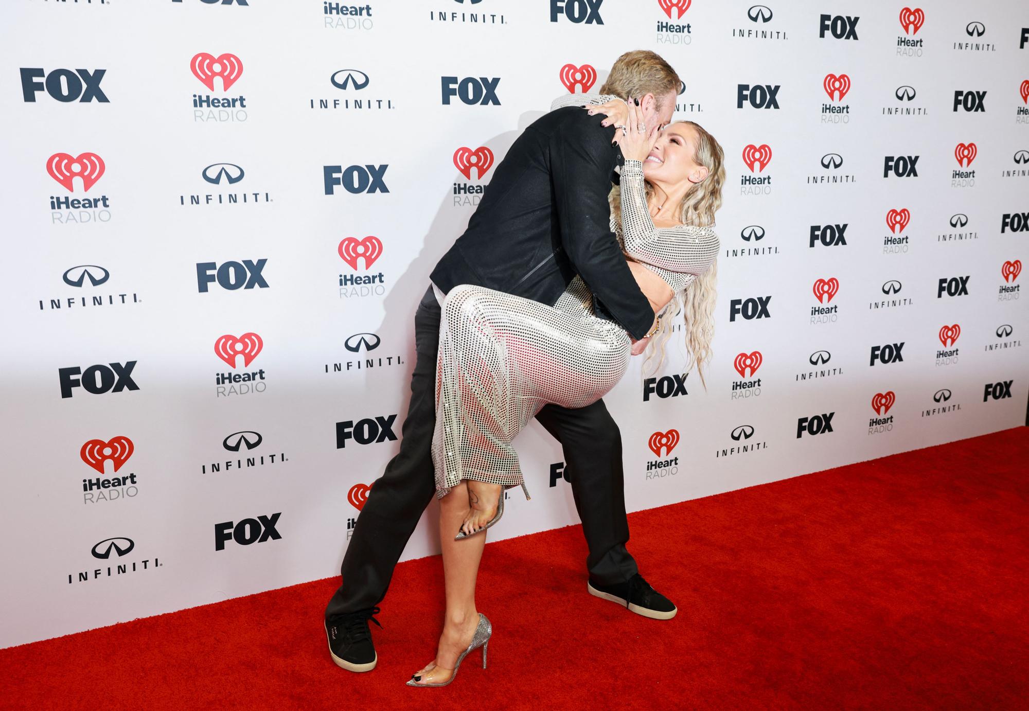 Las mejores imágenes de la alfombra de los iHeartRadio Music Awards 2023