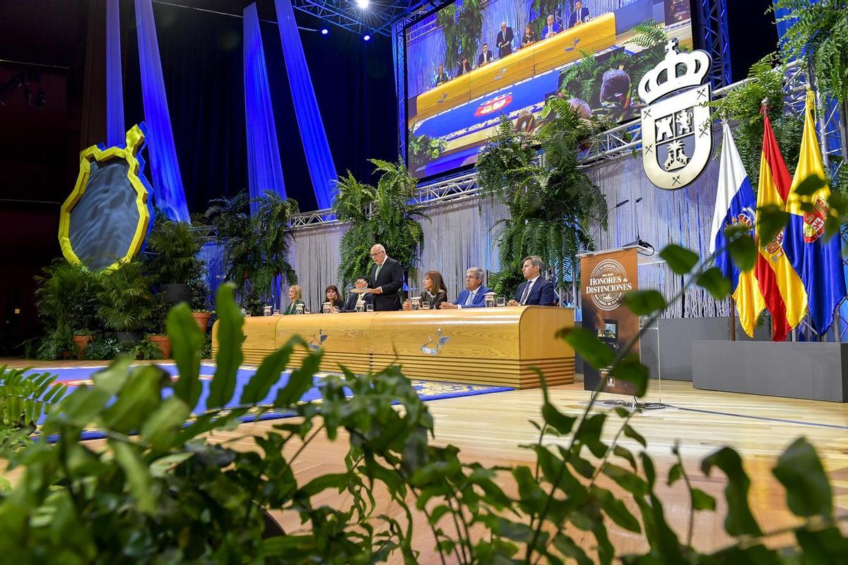Entrega de Honores y Distinciones del Cabildo de Gran Canaria en su 110 aniversario