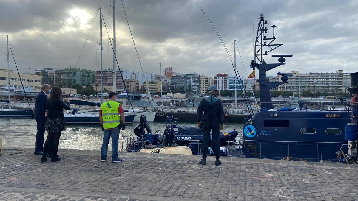 Embarcación de la Agencia Tributaria en el puerto de Las Palmas, dentro de la operación 'Gigante'