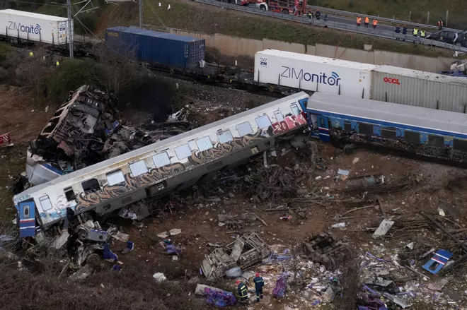 Tragedia en Grecia | Un tren de pasajeros choca con uno de mercancías en el centro del país