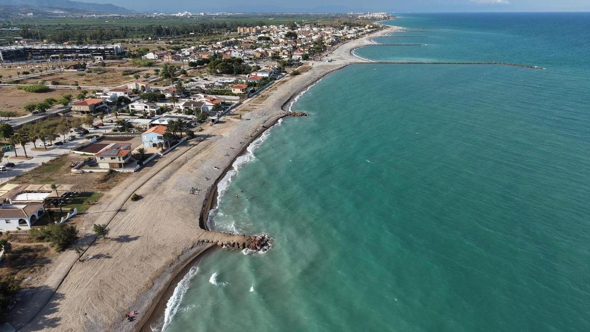Costas ha culminado los trabajos de emergencia en la playa Casablanca de Almenara.