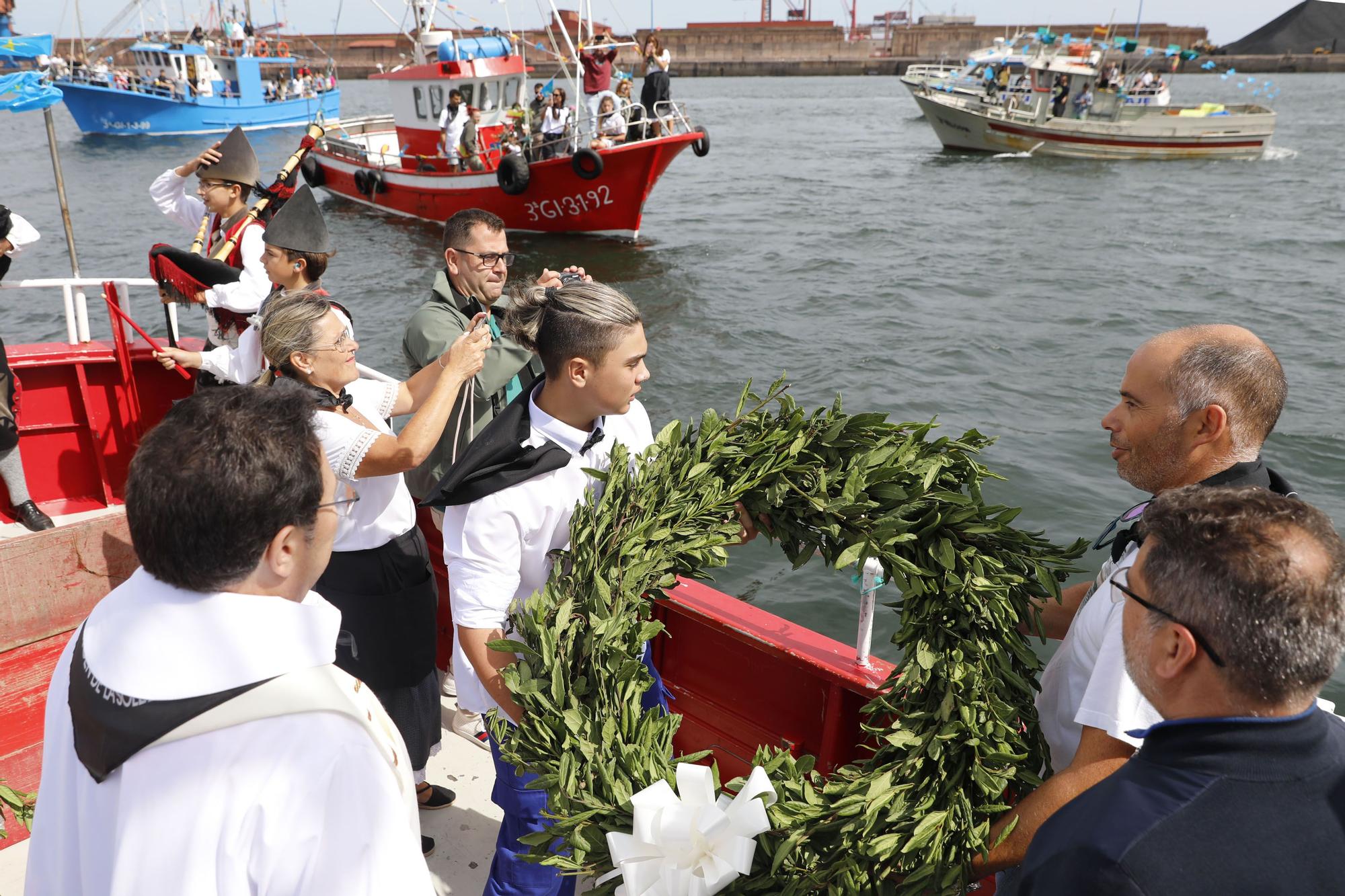 En imágenes: La procesión de la virgen de la Soledad en el barrio de Pescadores