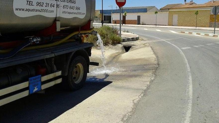 La comarca ha iniciado el verano con problemas de abastecimiento en Fuente de Piedra.