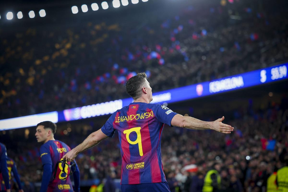 Lewandowski celebra un gol ante el Newcastle United