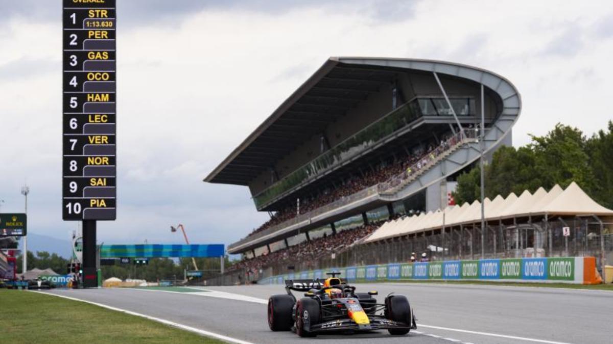 Max Verstappen , en acción en el Circuit de Barcelona