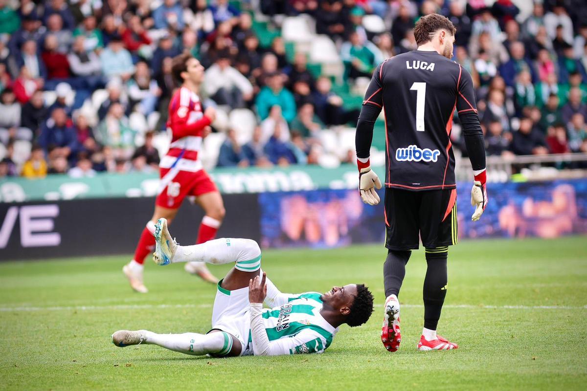 Adilson Mendes, junto a Luca Zidane en la acción de su lesión ante el Granada.