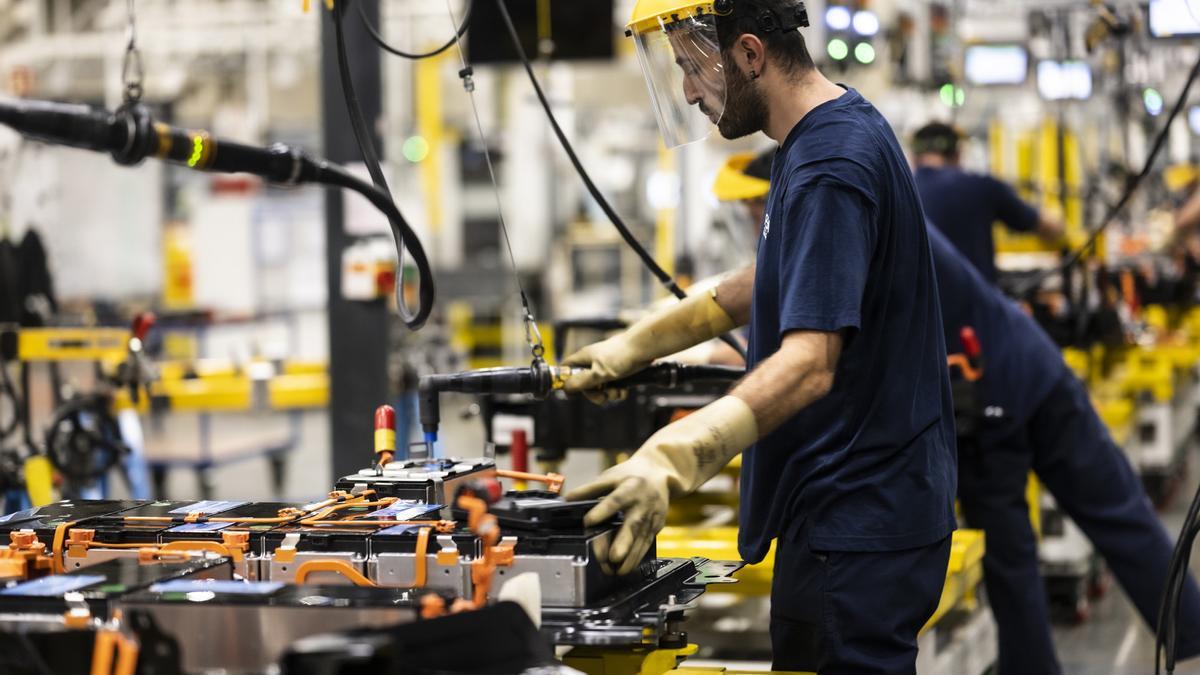 Un trabajador en una factoría.