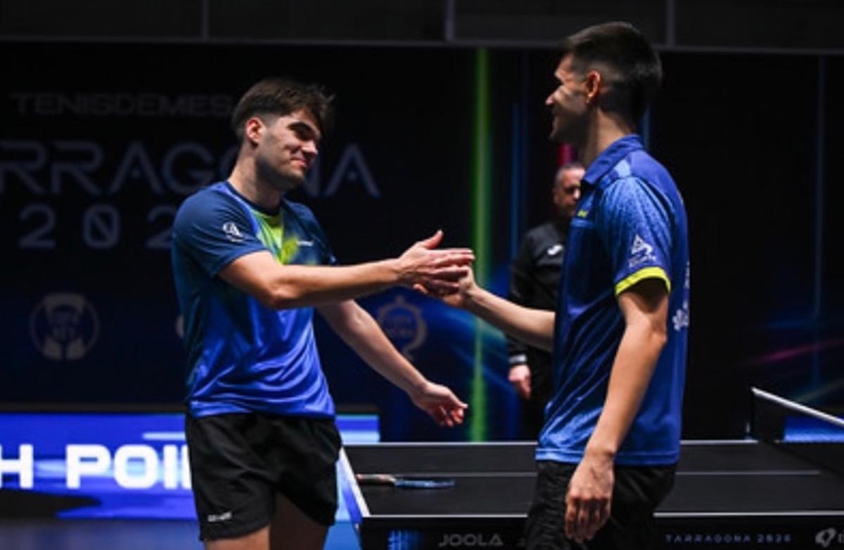 Diego y Alberto Lillo se felicitan tras la final.