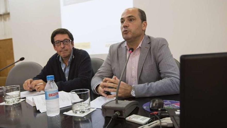 Josep Moreno Gené y Luis Antonio Fernández Villazón, durante la presentación de ayer.